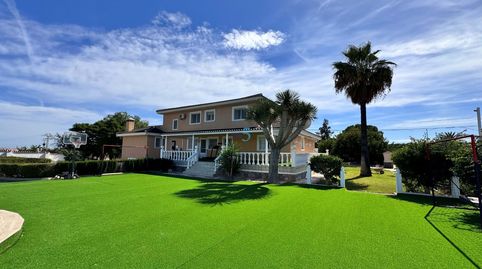 Esta impresionante villa, ubicada en un generoso terreno de 13000m, ofrece una lujosa combinación de vida moderna y encanto al air, imatge 3