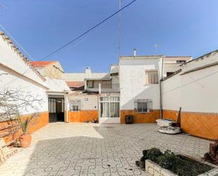 Vista exterior de Casa o xalet en venda en Fernán Caballero amb Terrassa