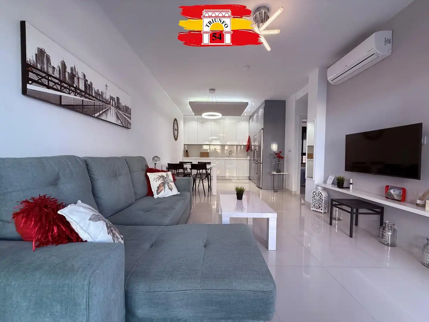 Sala d'estar de Casa o xalet en venda en Pilar de la Horadada amb Aire condicionat, Terrassa i Moblat