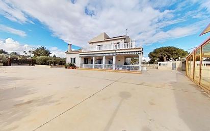 Vista exterior de Casa o xalet en venda en Elche / Elx amb Aire condicionat, Terrassa i Piscina