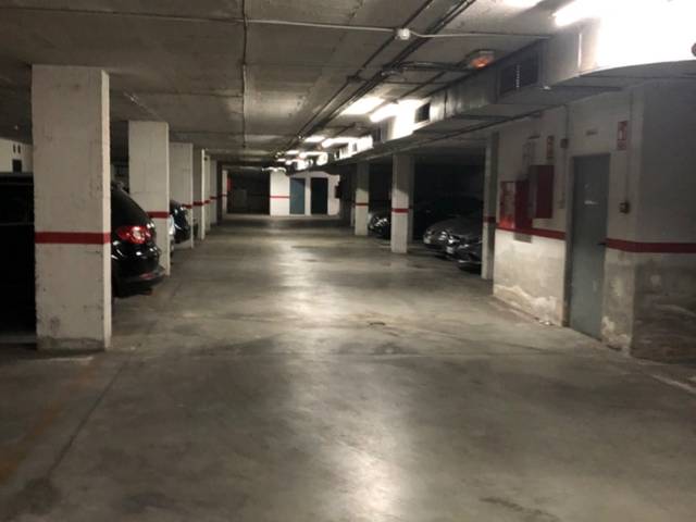 Garaje en Alquiler en Calle Abeto, 3 en Los Árboles