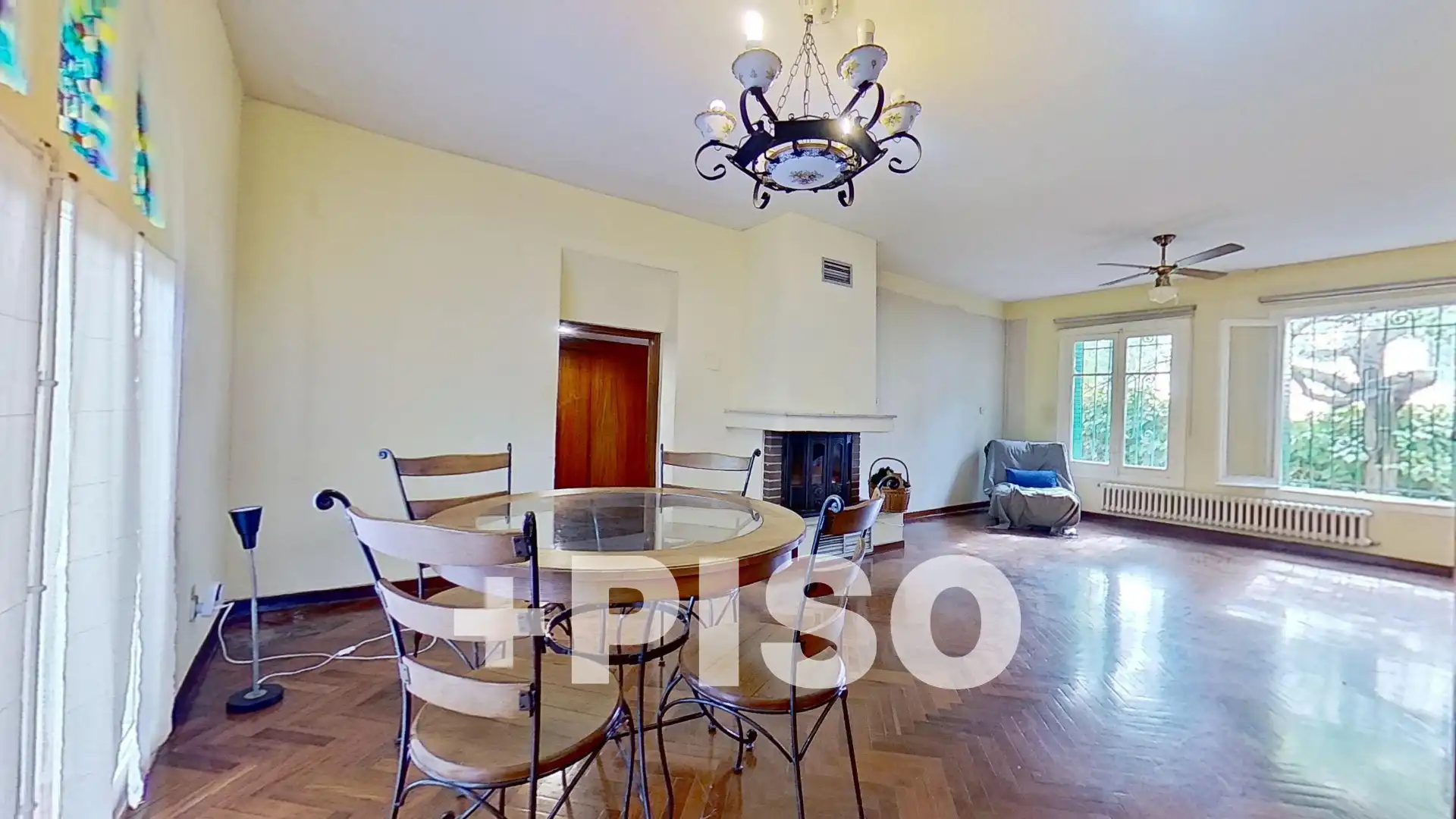Sala d'estar de Casa o xalet en venda en Madrid amb Calefacció, Jardí privat i Terrassa