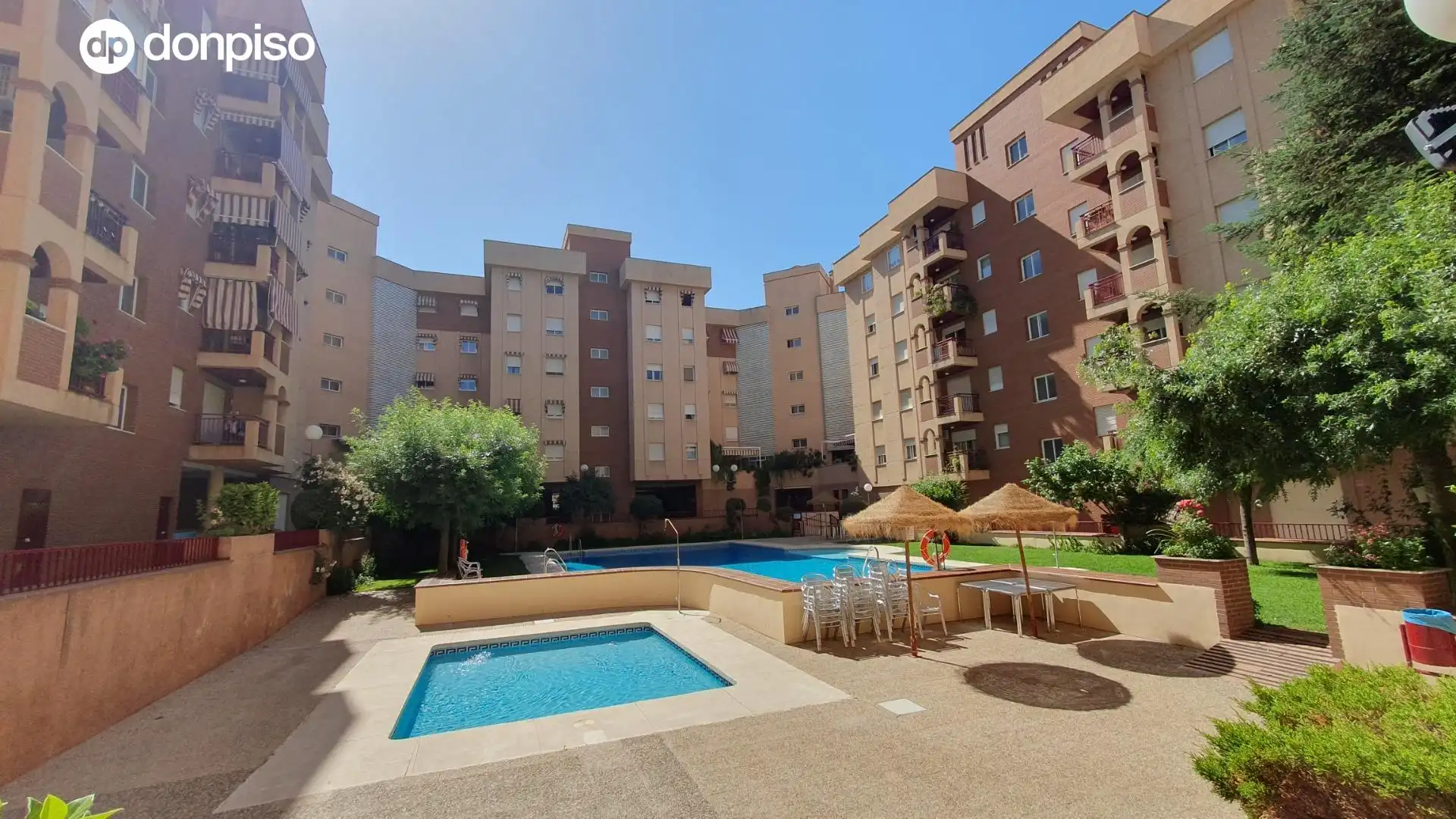 Swimming pool of Flat for rent in Granada  with Air Conditioner, Heating and Terrace
