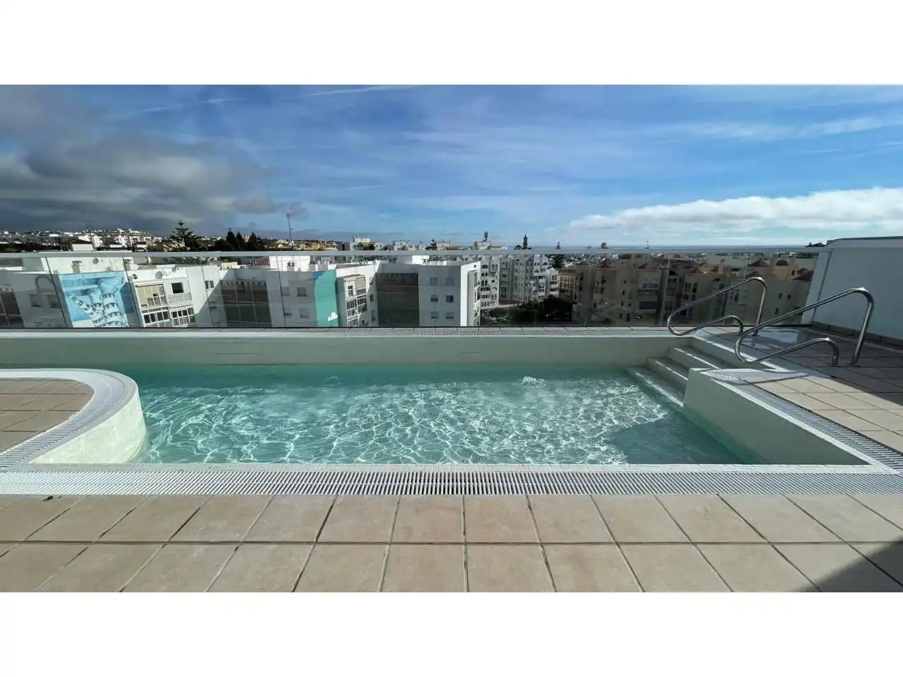 Piscina de Piso de alquiler en Estepona con Aire acondicionado, Calefacción y Terraza