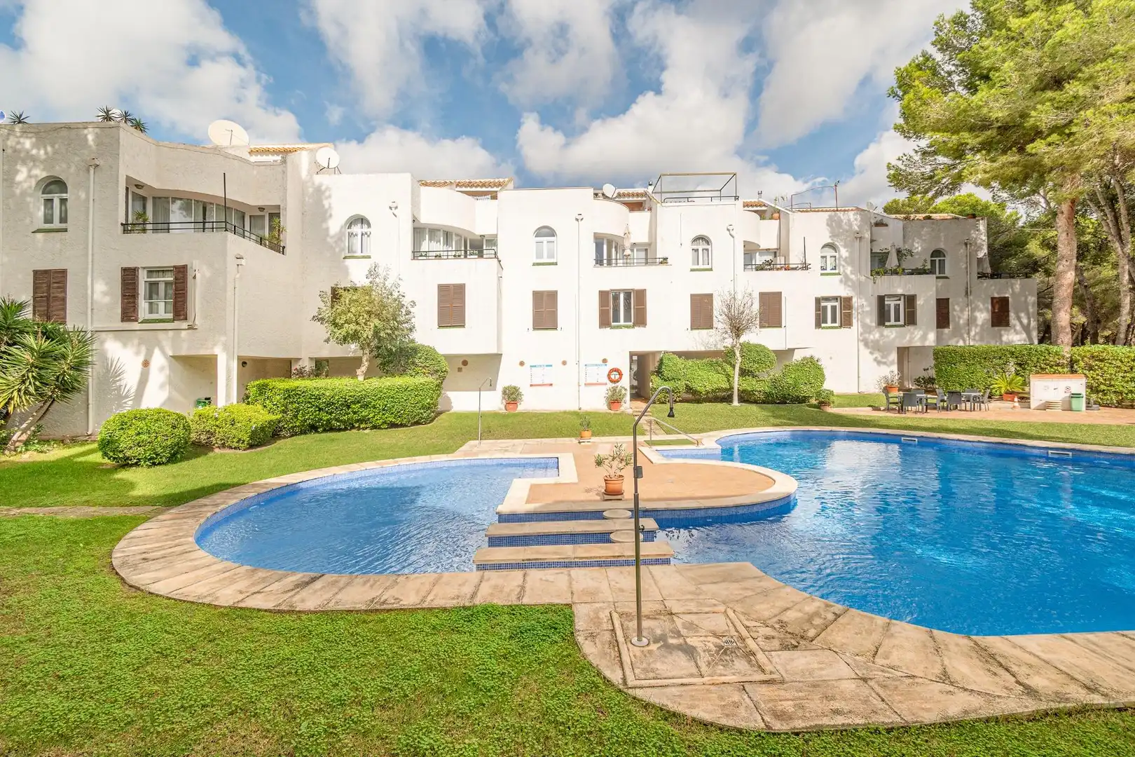 Vista exterior de Dúplex en venda en Calvià amb Aire condicionat, Calefacció i Jardí privat