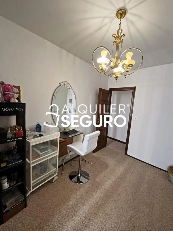 Habitación de Piso de alquiler en Granada con Terraza y Amueblado