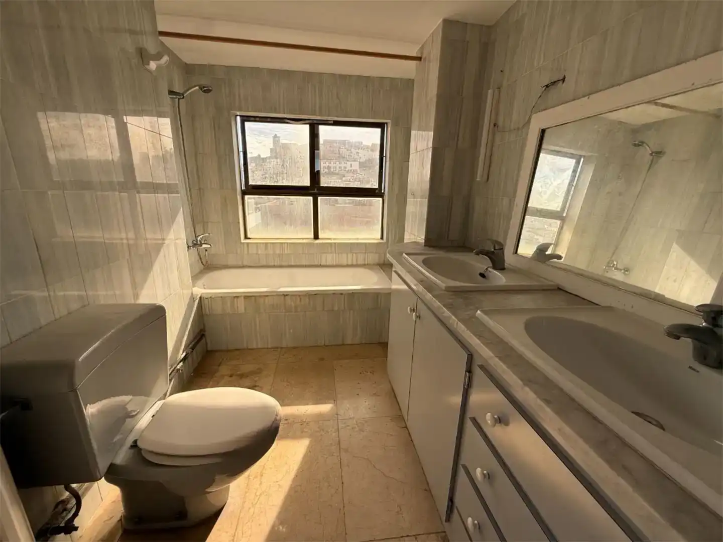Bathroom of Flat for sale in Eivissa  with Air Conditioner, Parquet flooring and Storage room