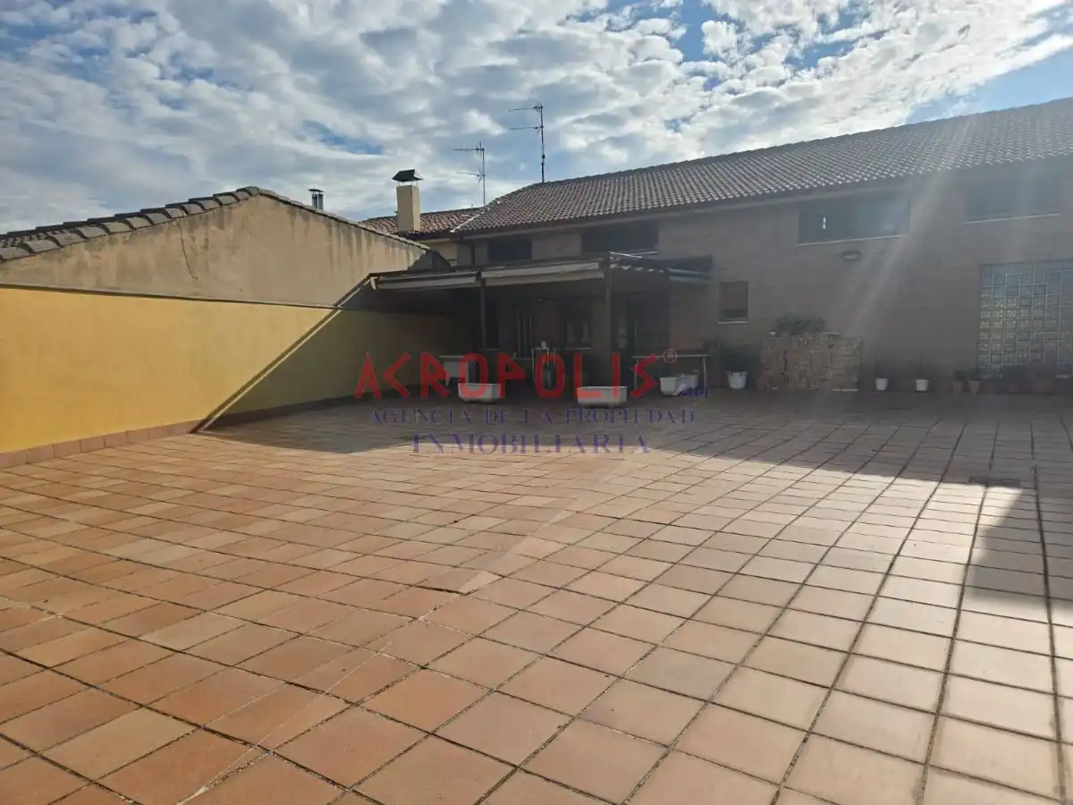 Exterior view of Houses for sale in Onzonilla  with Heating, Terrace and Storage room