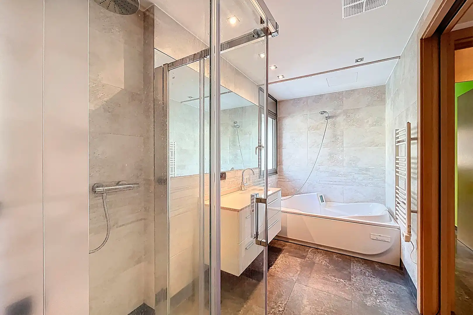 Bathroom of Attic for sale in Escaldes – Engordany  with Air Conditioner, Heating and Terrace