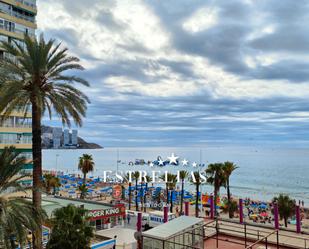 Vista exterior de Pis en venda en Benidorm amb Aire condicionat, Terrassa i Piscina