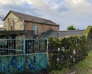 Vista exterior de Casa o xalet en venda en Covelo amb Jardí privat, Terrassa i Traster