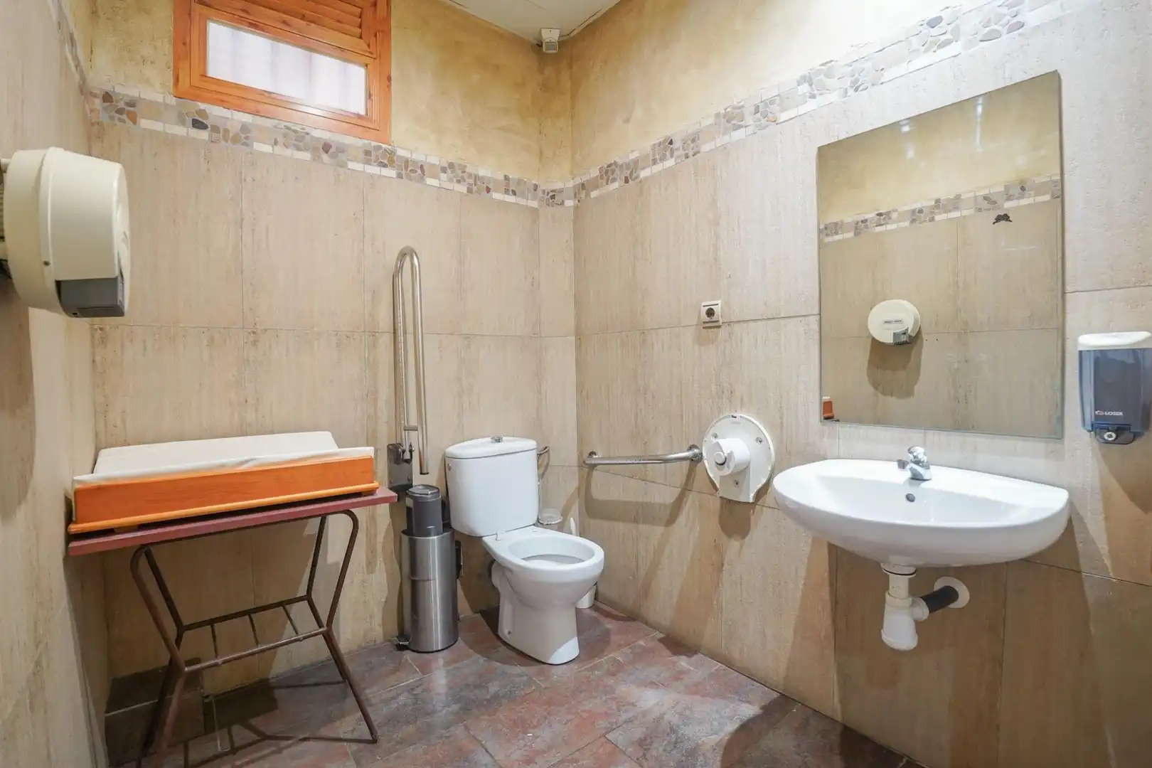 Business premises for sale in Carrer de Montserrat Caballé, imagen 28