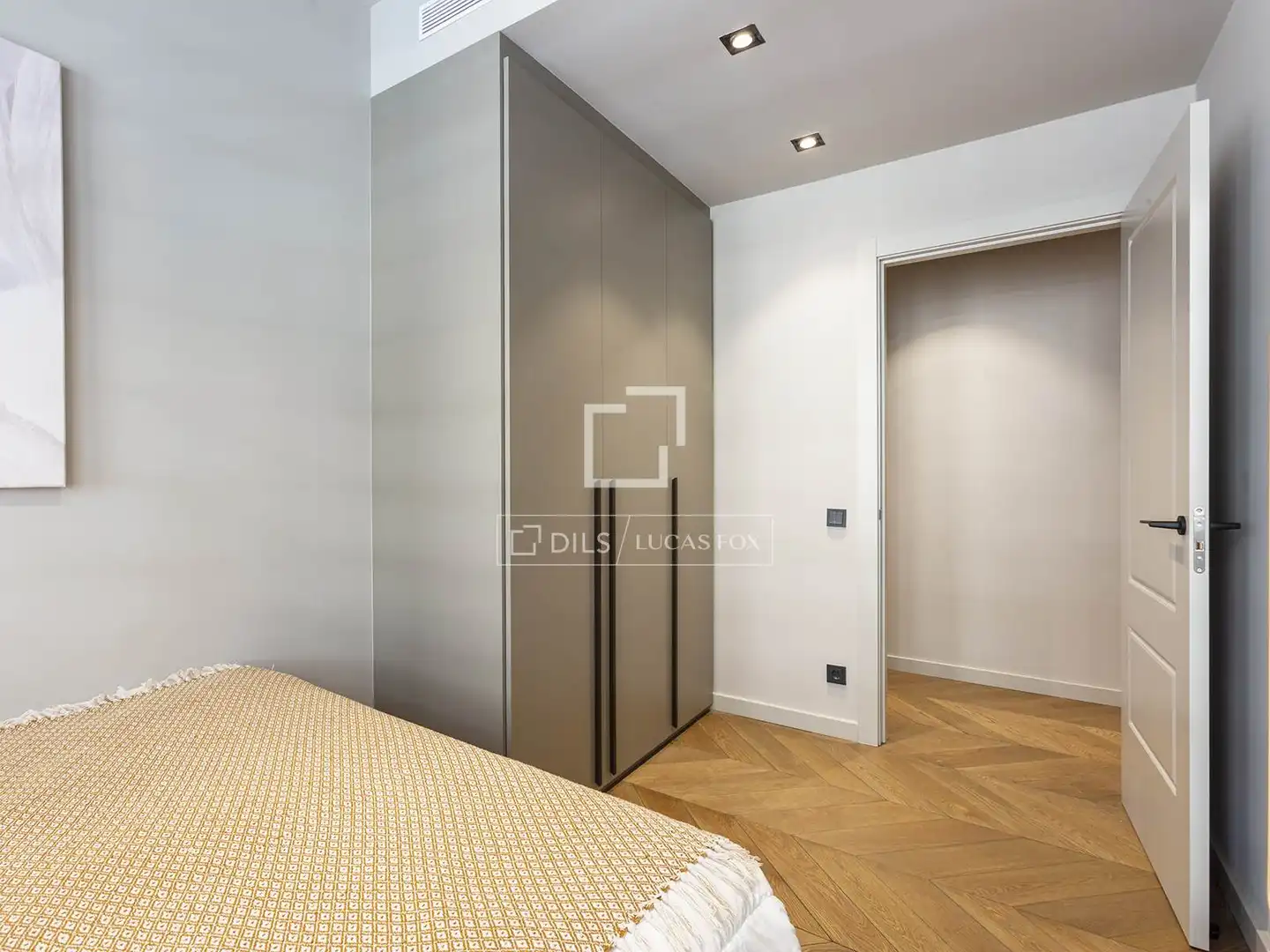 Bedroom of Flat for sale in Barcelona  with Air Conditioner, Heating and Parquet flooring