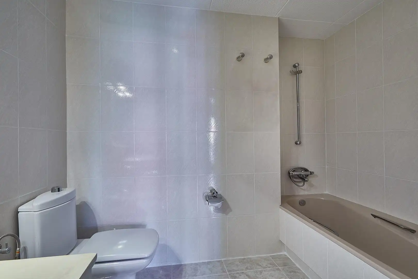Bathroom of Houses for sale in Castelldefels  with Air Conditioner, Heating and Private garden