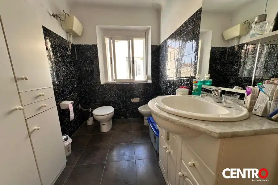 Bany de Casa o xalet en venda en Guadahortuna amb Jardí privat