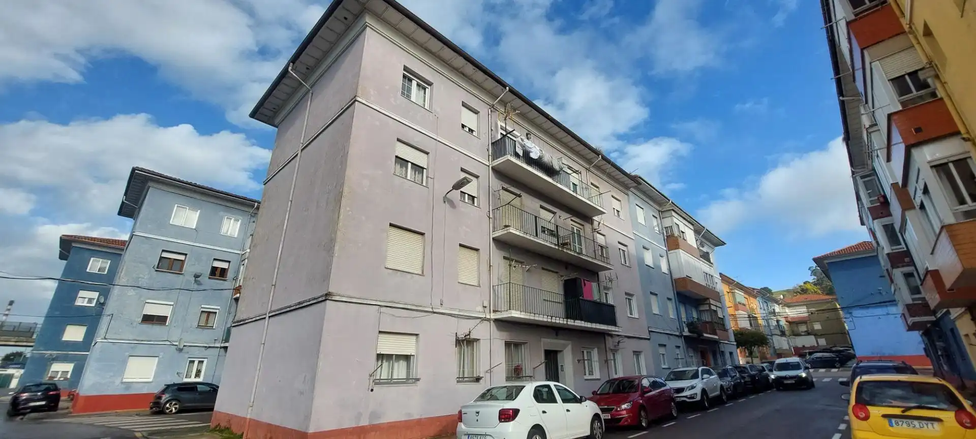 Außenansicht von Wohnung zum Verkauf in Torrelavega  mit Balkon
