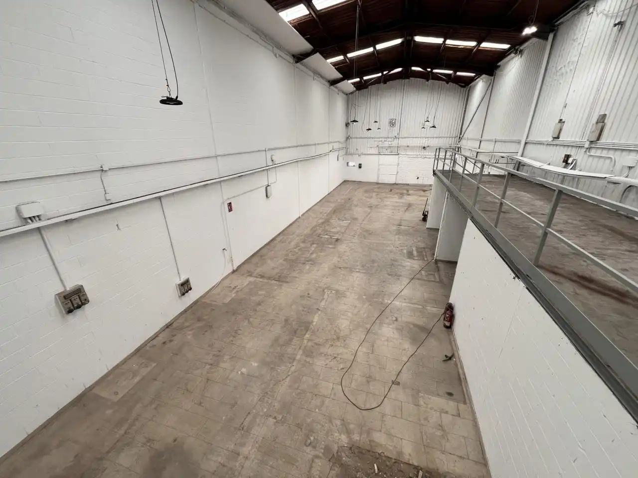 Fabrikhallen zum Verkauf in Sant Esteve Sesrovires mit Alarm