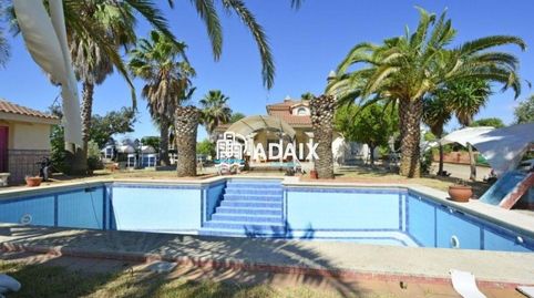 Este impresionante chalet, con una amplia piscina, se encuentra en la exclusiva urbanización El Monte del Casar, en el municipio d, imatge 4