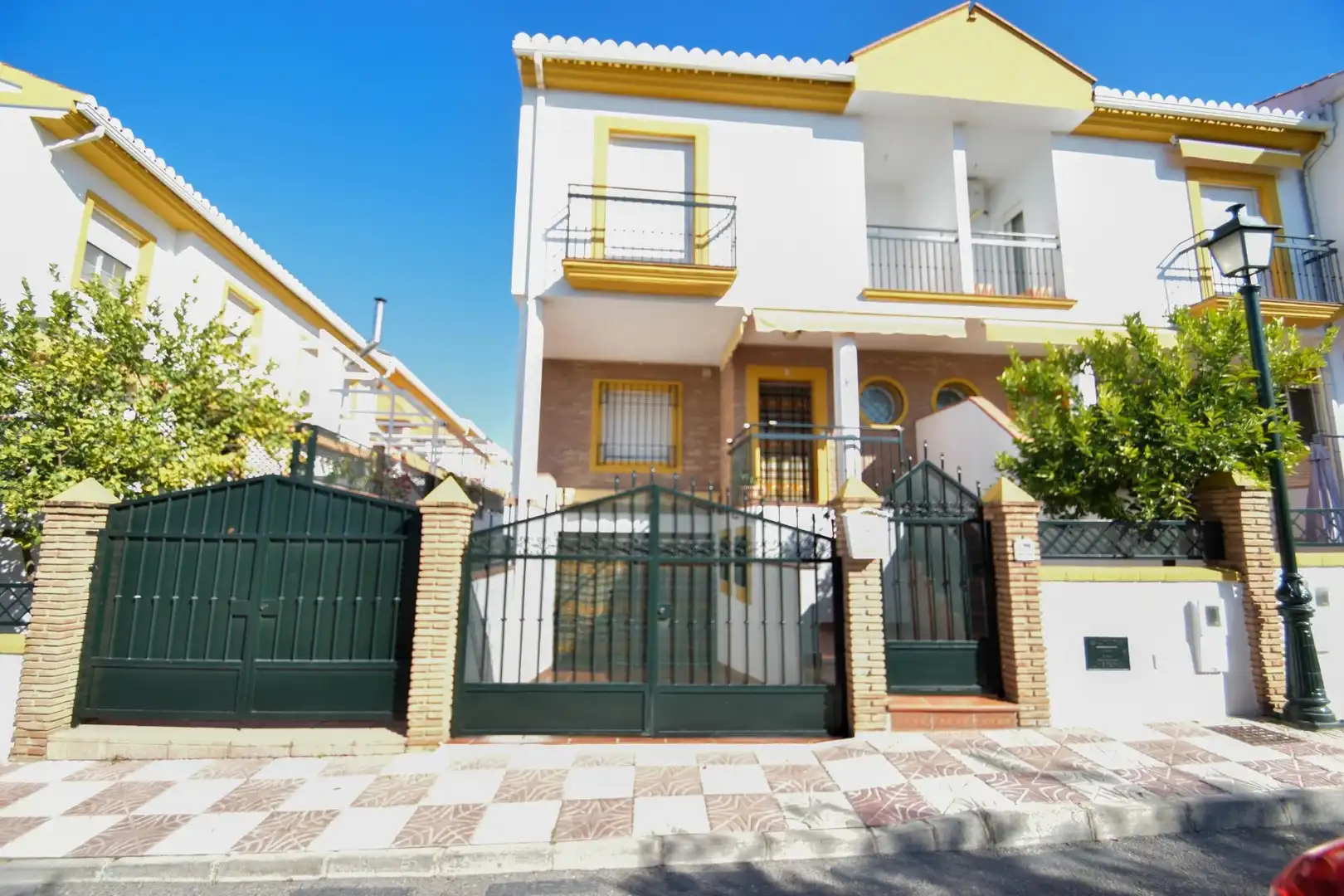 Vista exterior de Casa o chalet en venta en Cájar