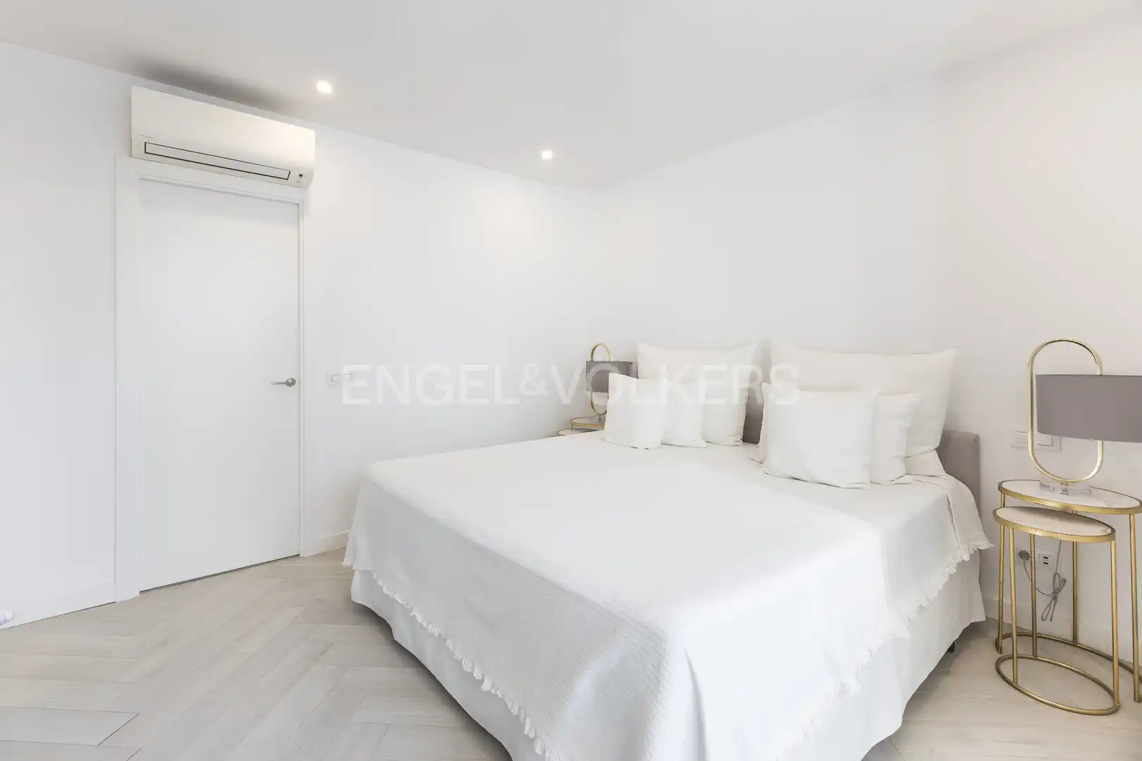 Bedroom of Flat for rent in Madrid  with Air Conditioner, Heating and Furnished