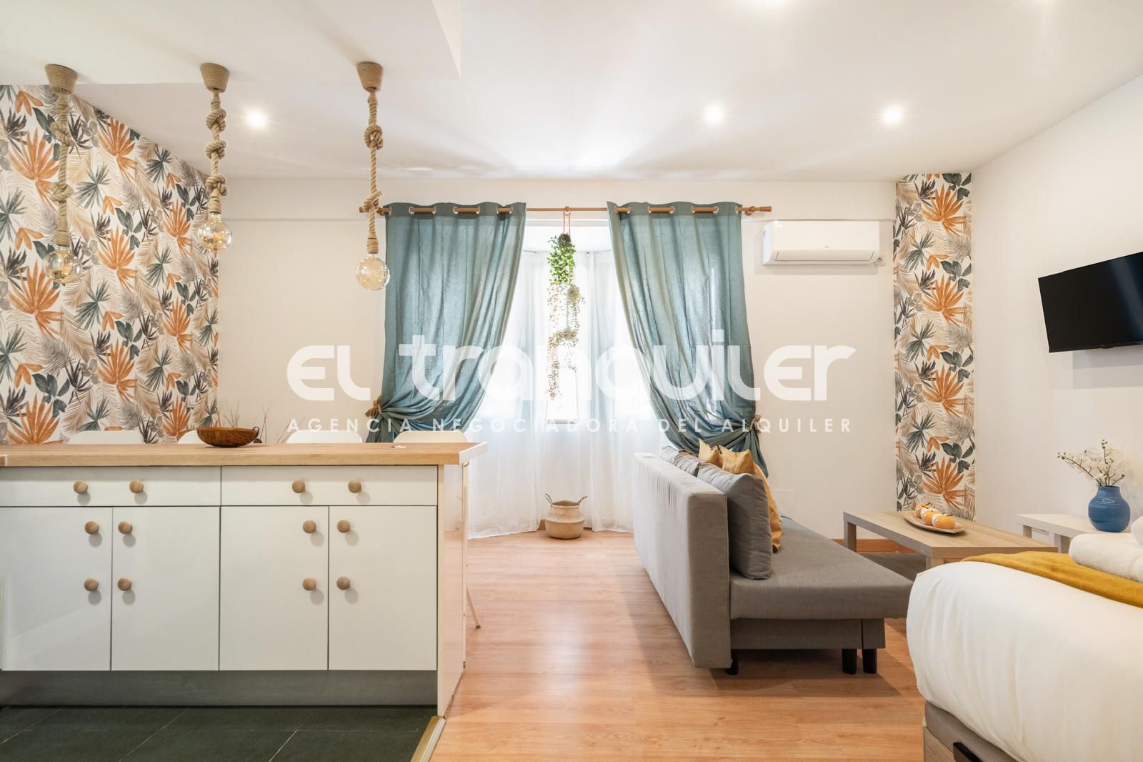 Living room of Study to rent in  Madrid Capital  with Air Conditioner, Furnished and Washing machine