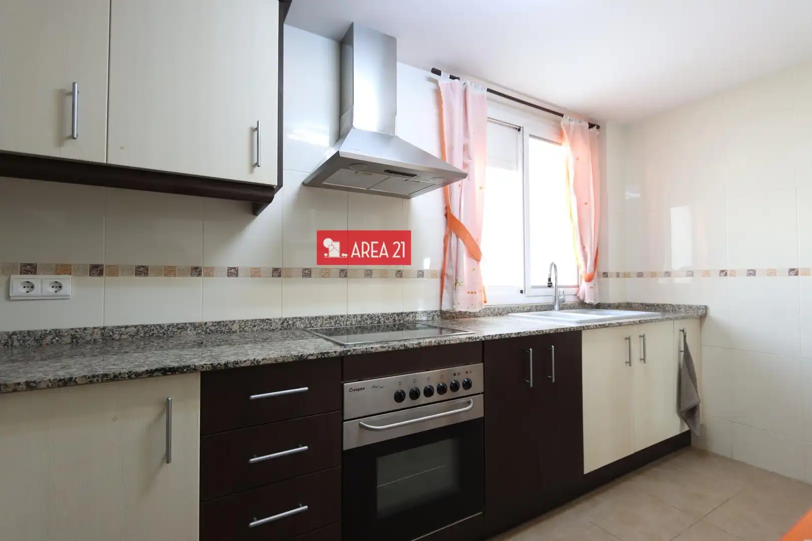 Cocina de Ático en venta en La Pobla de Vallbona con Aire acondicionado, Calefacción y Terraza