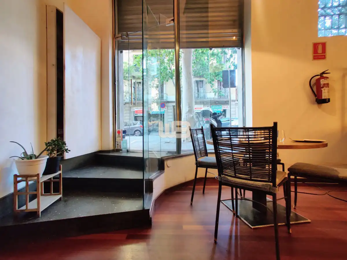 Business premises for transfer in Carrer de Bailèn, imagen 2
