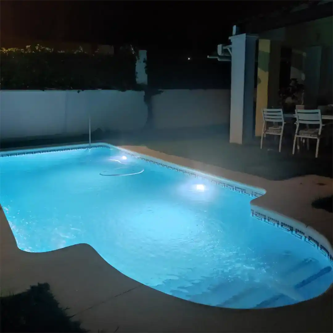 Piscina de Casa o xalet en venda en Espartinas amb Aire condicionat, Jardí privat i Traster