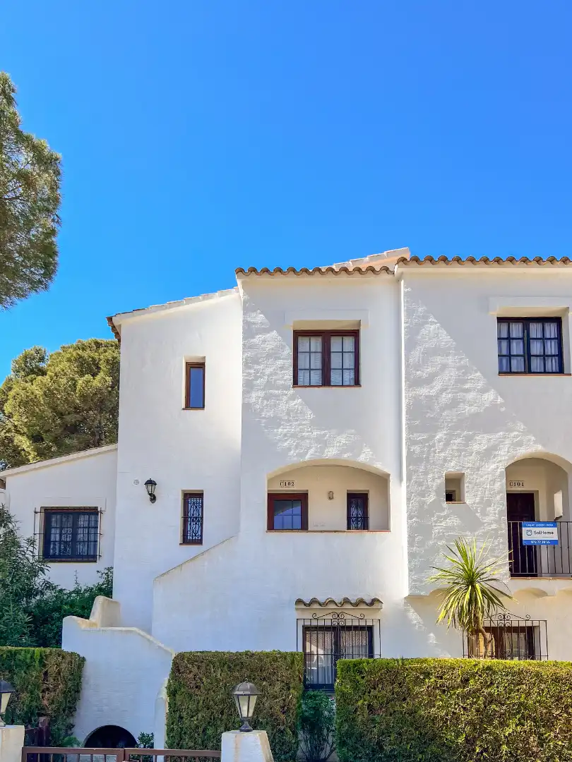 Vista exterior de Dúplex en venda en L'Escala amb Aire condicionat, Calefacció i Jardí privat