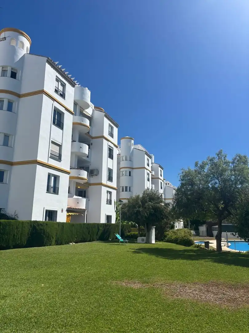 Außenansicht von Wohnungen zur Miete in Benalmádena mit Terrasse, Möbliert und Gemeinschaftspool