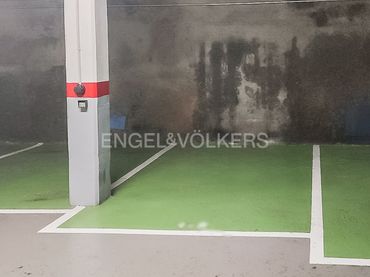 Single parking space for sale in Gràcia