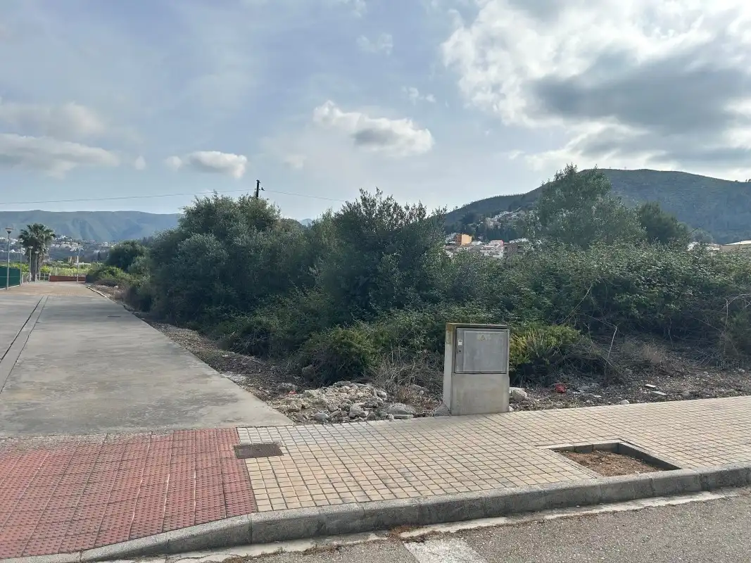 Terreno residencial en venta en Avinguda Alcalde Casimiro Bataller Arlandis 45, imagen 2