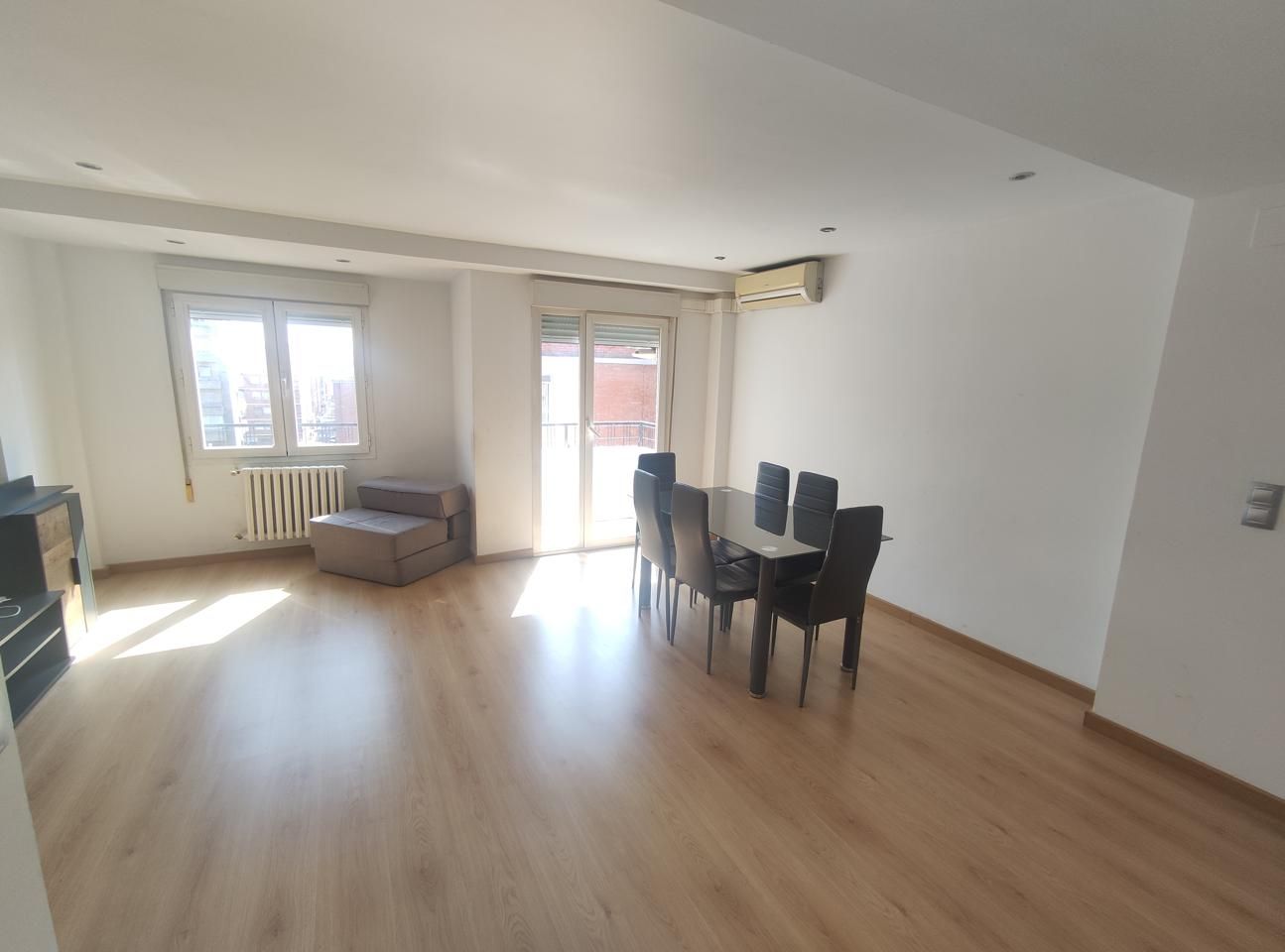 Sala d'estar de Pis en venda en  Zaragoza Capital amb Aire condicionat, Calefacció i Terrassa