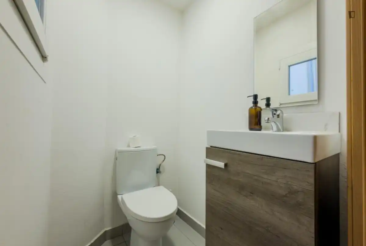 Baño de Apartamento de alquiler en Barcelona con Aire acondicionado, Calefacción y Amueblado