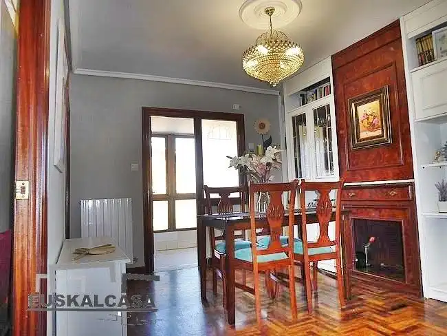 Comedor de Piso en venta en Bilbao  con Calefacción y Parquet