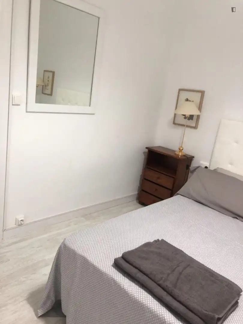 Schlafzimmer von Wohnungen zur Miete in Valencia mit Möbliert, Ofen und Waschmaschine