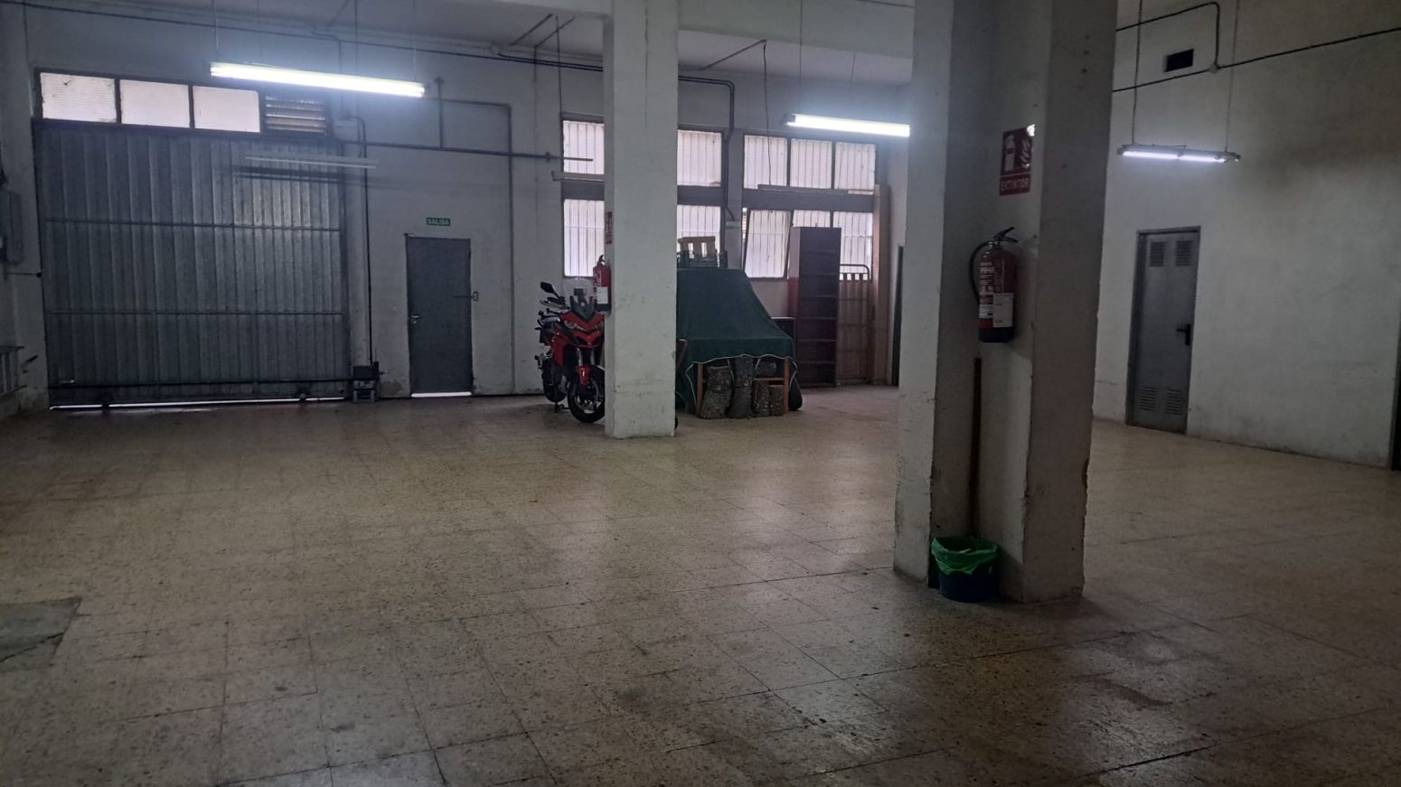 Garage for sale in Burlada / Burlata