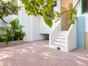 Casa amb balcó en venda a Carrer de Santiago