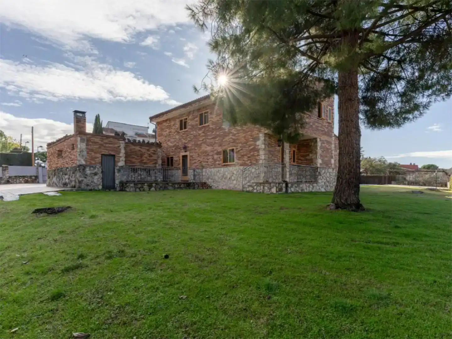 Vista exterior de Casa o chalet en venta en Tres Cantos con Piscina
