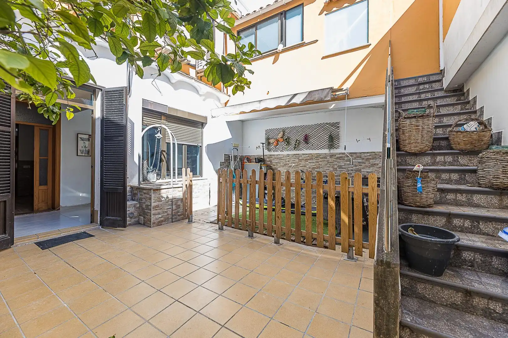 Exterior view of Ground floor for sale in  Palma de Mallorca  with Air Conditioner, Private garden and Terrace