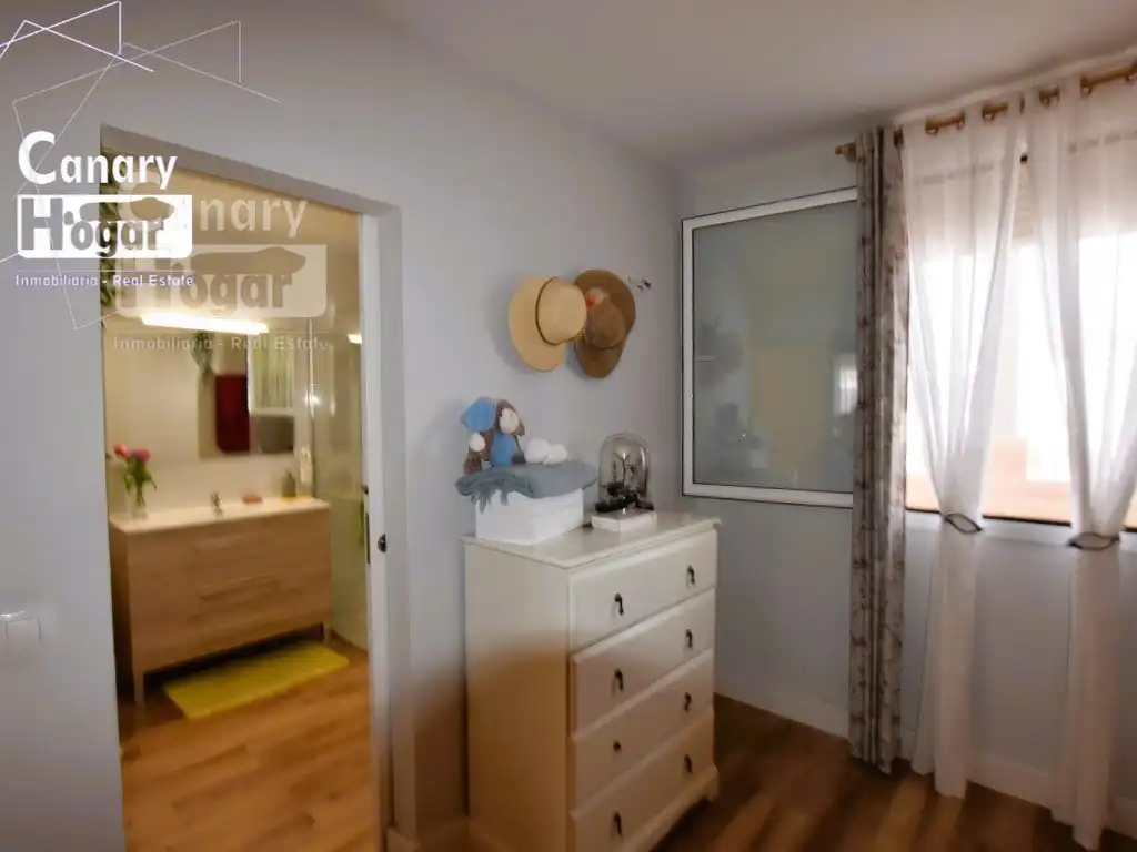 Schlafzimmer von Dachboden zum Verkauf in San Miguel de Abona mit Heizung, Privatgarten und Balkon