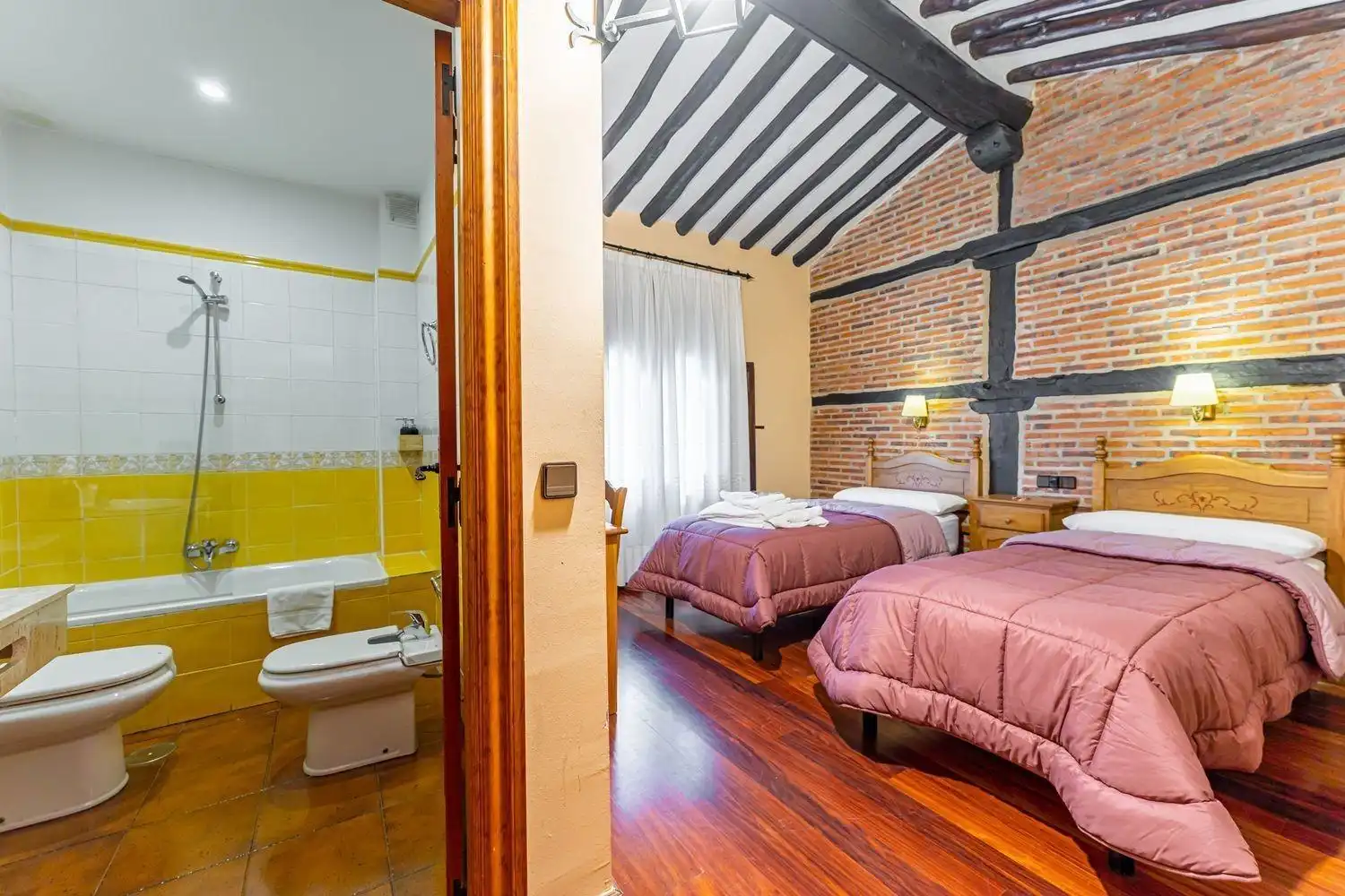 Dormitori de Finca rústica en venda en Candelario amb Calefacció, Jardí privat i Terrassa