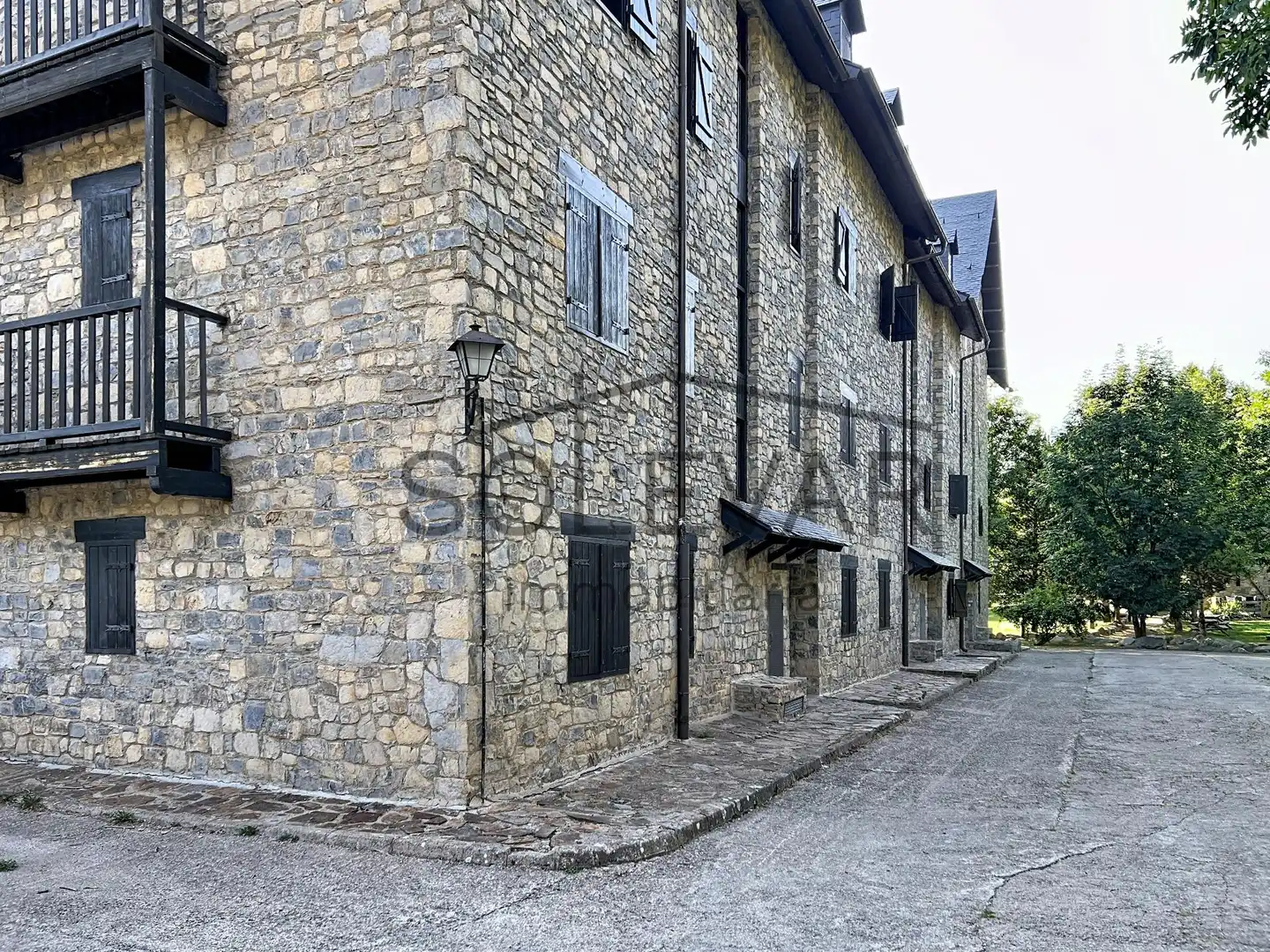 Vista exterior de Pis en venda en La Vall de Boí amb Jardí privat, Parquet i Piscina