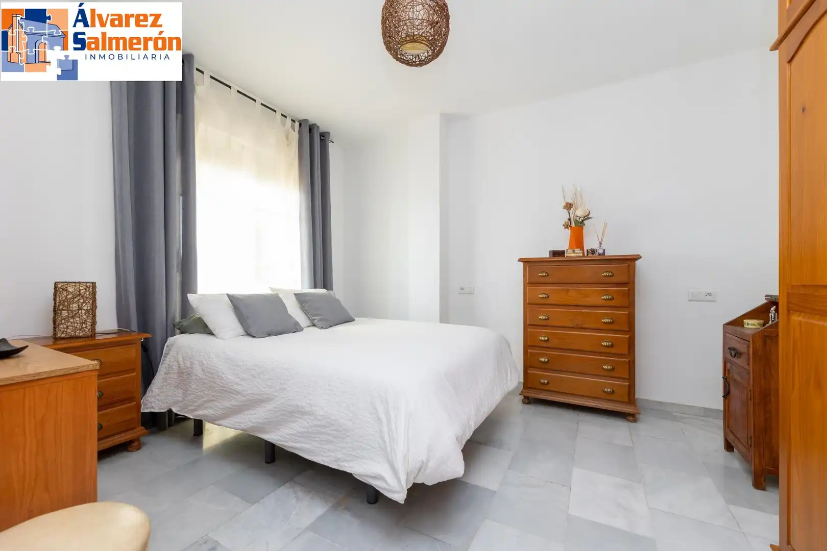 Schlafzimmer von Dachboden zum Verkauf in Churriana de la Vega mit Terrasse und Abstellraum