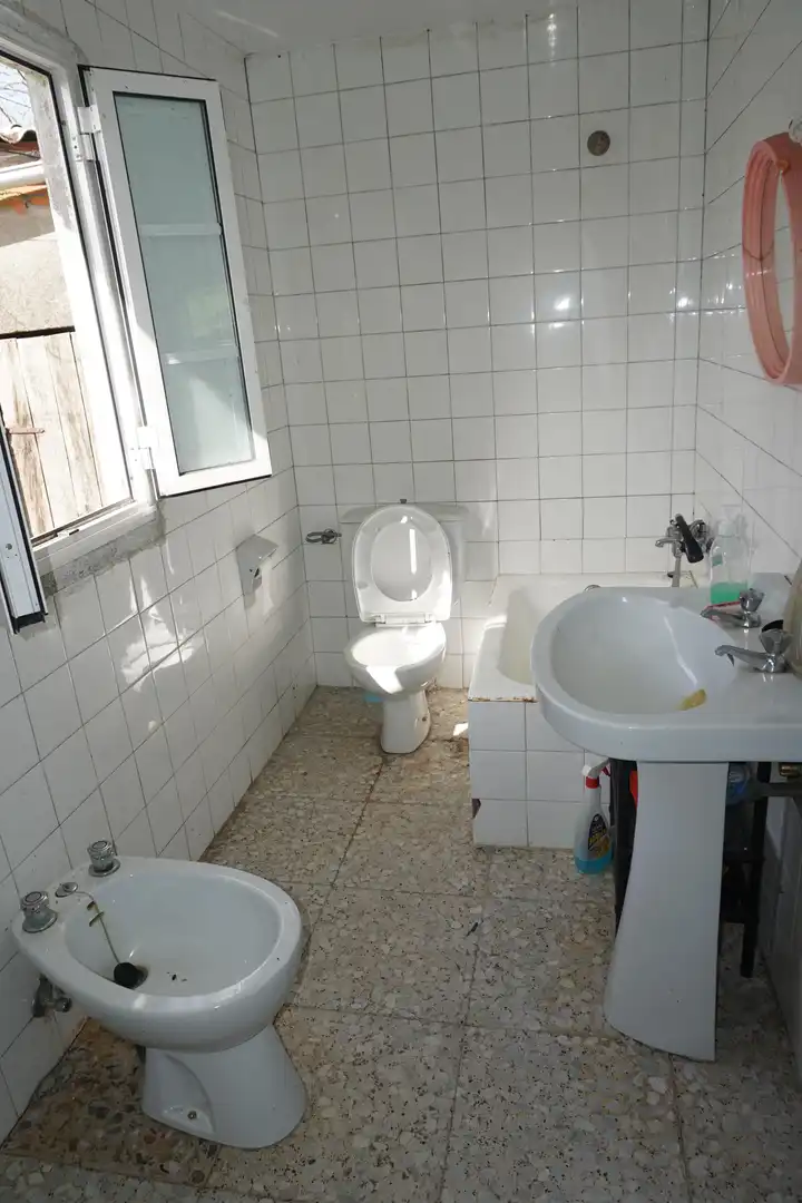 Bany de Casa o xalet en venda en Melide amb Jardí privat