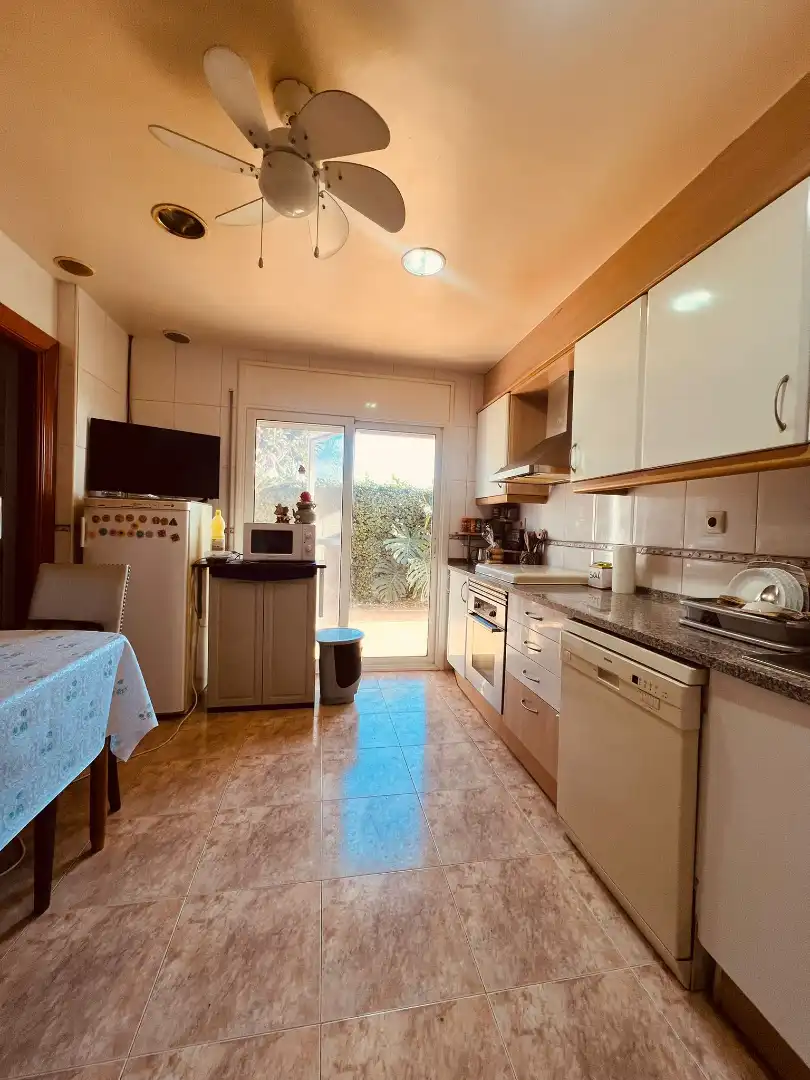 Cocina de Planta baja en venta en Pineda de Mar con Aire acondicionado, Calefacción y Jardín privado
