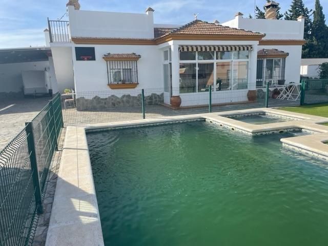 Swimming pool of House or chalet for sale in Chiclana de la Frontera  with Heating, Private garden and Terrace