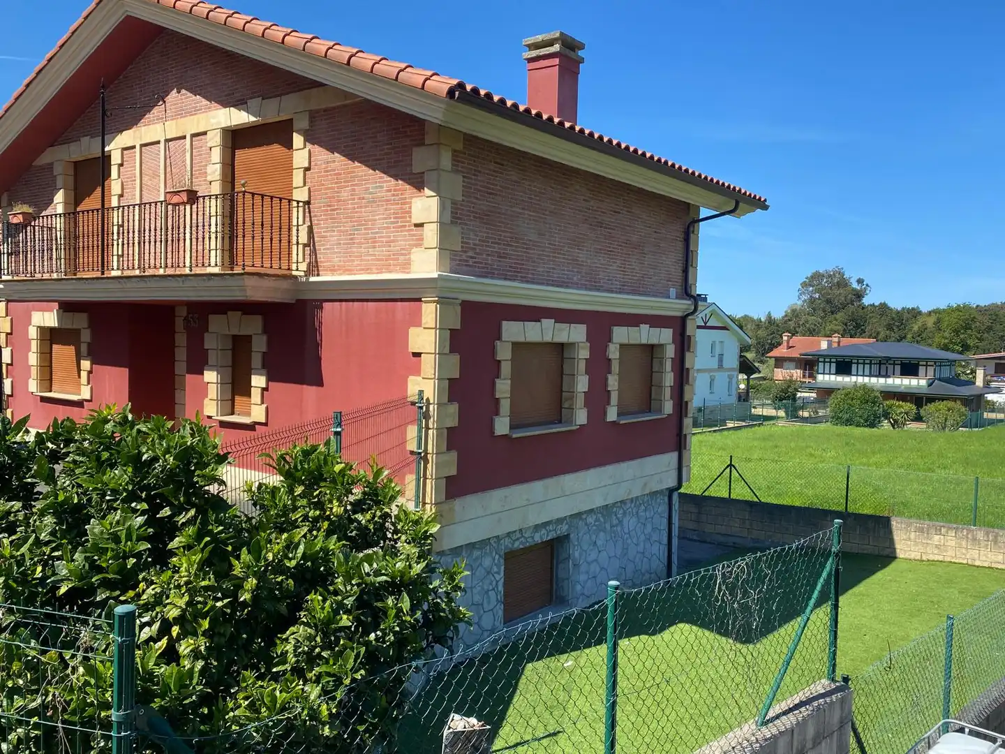 Vista exterior de Casa o chalet en venta en Castro-Urdiales con Calefacción, Jardín privado y Terraza