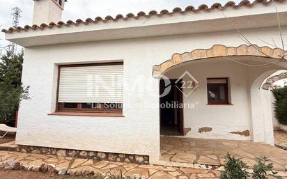 Vista exterior de Casa o xalet en venda en Mont-roig del Camp amb Jardí privat i Terrassa