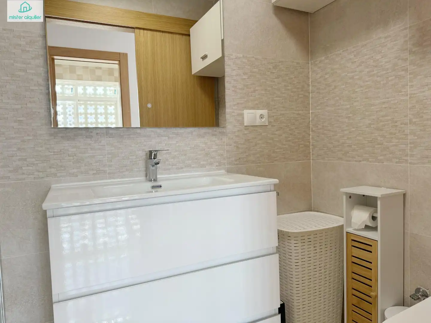 Bathroom of Apartments for rent in El Campello  with Air Conditioner, Terrace and Furnished